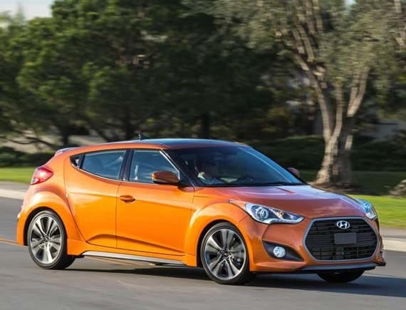 2016-hyundai-veloster-turbo-front-side-action3-600-001