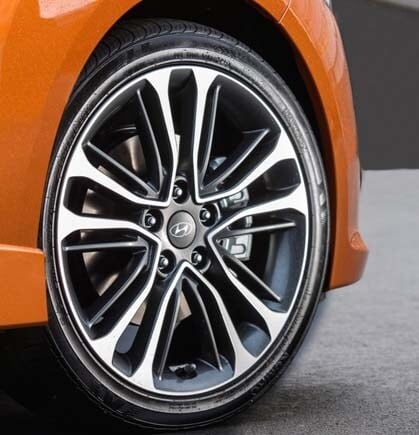 2016-hyundai-veloster-turbo-front-wheel-tire-detail1-600-001