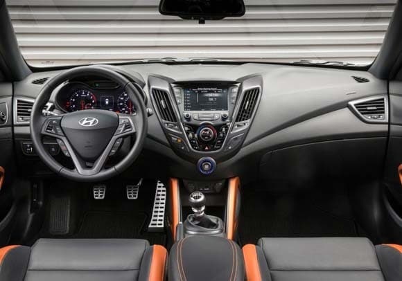 2016-hyundai-veloster-turbo-interior-dash-detail1-600-001