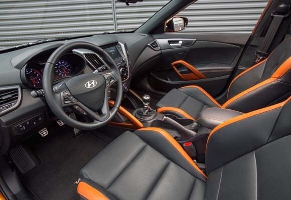 2016-hyundai-veloster-turbo-interior-front-detail1-600-001