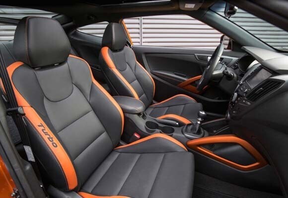 2016-hyundai-veloster-turbo-interior-front-detail2-600-001
