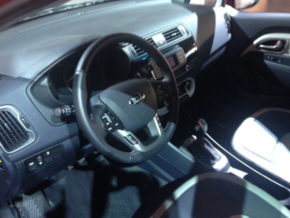 2016-kia-rio-5-580-600-001