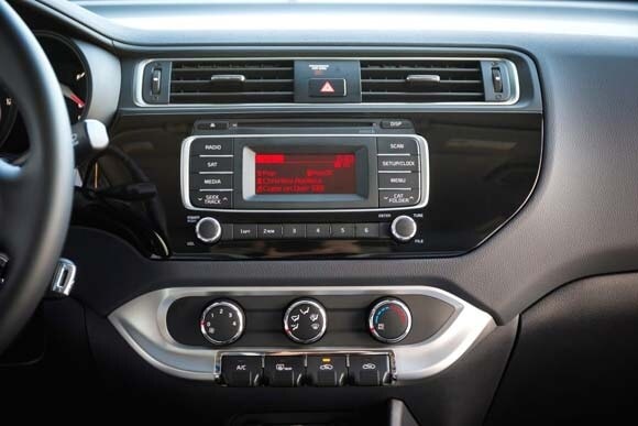 2016-kia-rio-sx-center-display1-600-001