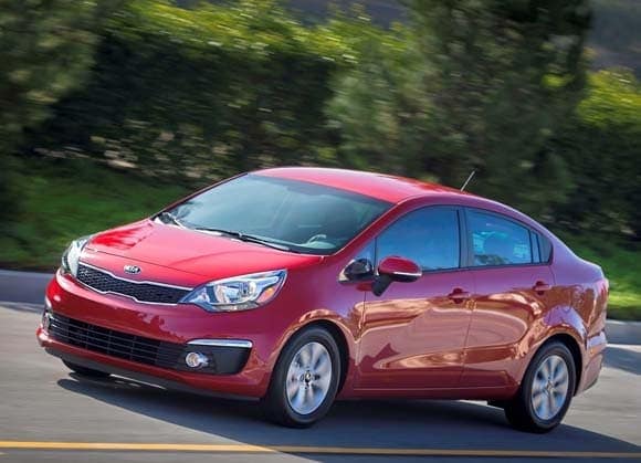 2016-kia-rio-sx-front-action2-600-001