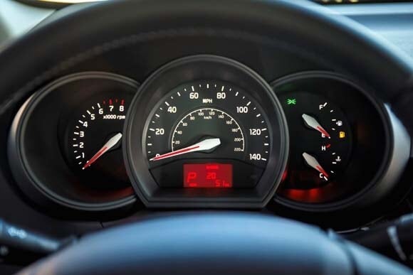 2016-kia-rio-sx-instrument-cluster-display1-600-001