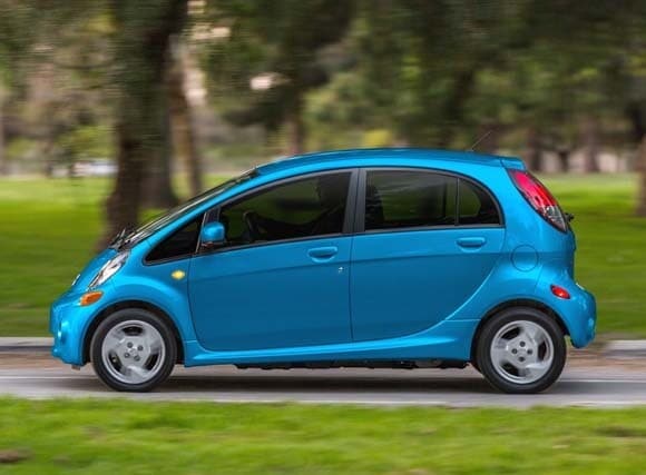 2016-mitsubishi-i-miev-action-pan1-600-001