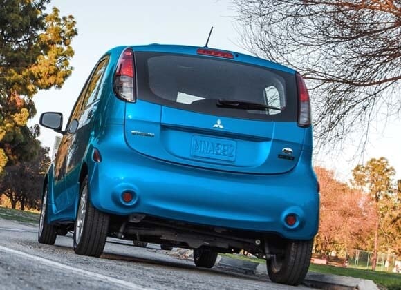 2016-mitsubishi-i-miev-action-rear1-600-001