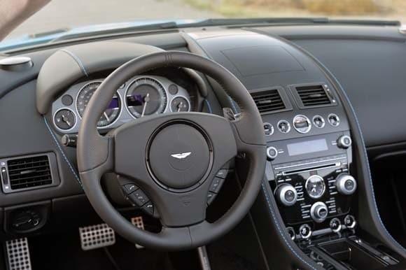 33-am-v12-vantage-s-roadster-blue-600-001