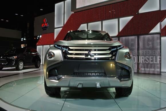 mitsubishi-gc-phev-concept-4-600-001