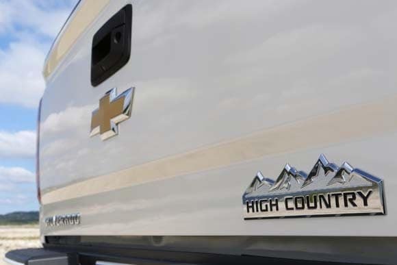 2015-chevrolet-silveradohighctry-020-600-001