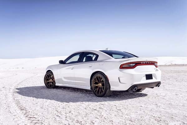 2015-dodge-charger-srt-hellcat-27-600-001