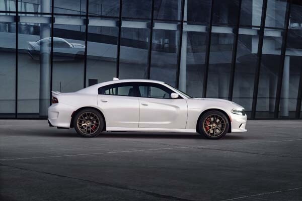 2015-dodge-charger-srt-hellcat-47-600-001