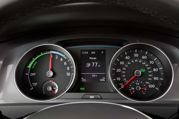 2015-volkswagen-e-golf-4-600-001