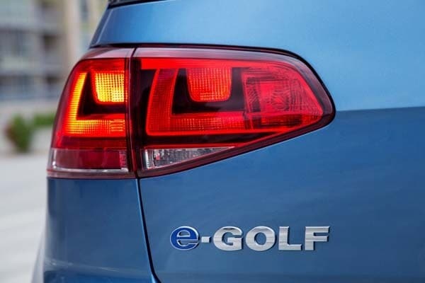 2015-volkswagen-e-golf-9-600-001