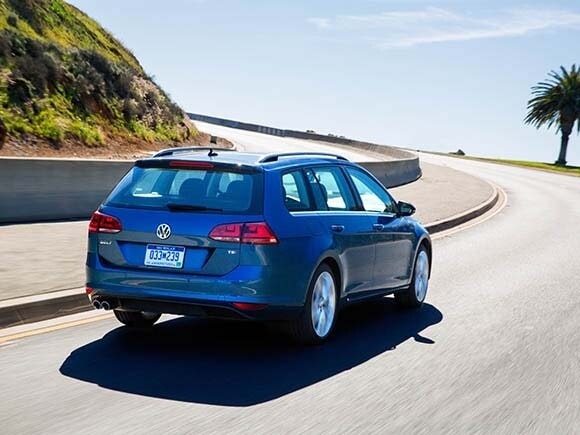 2015-volkswagen-golf-sportwagon-action-02-600-001