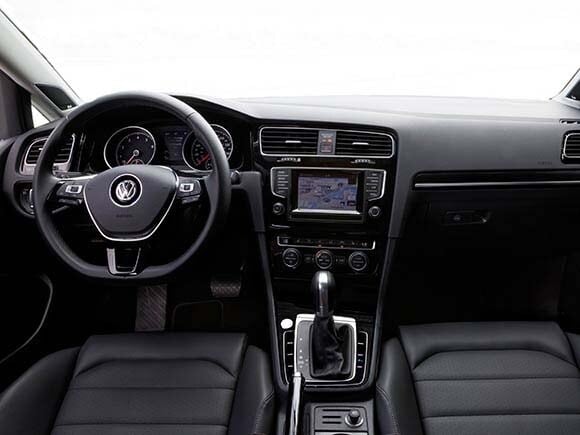 2015-volkswagen-golf-sportwagon-interior-09-600-001