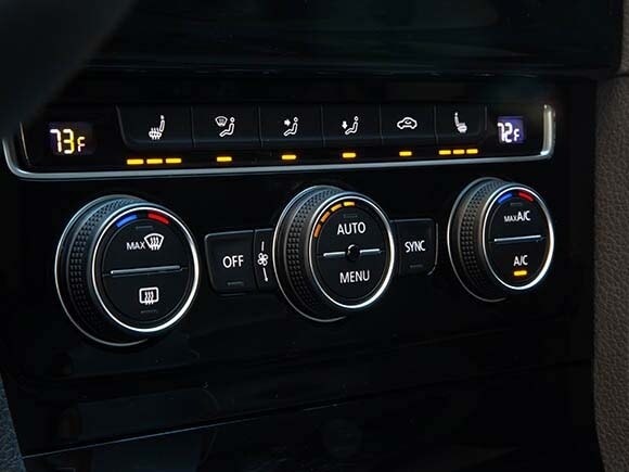 2015-volkswagen-golf-sportwagon-interior-11-600-001