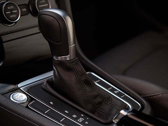 2015-volkswagen-golf-sportwagon-interior-12-600-001