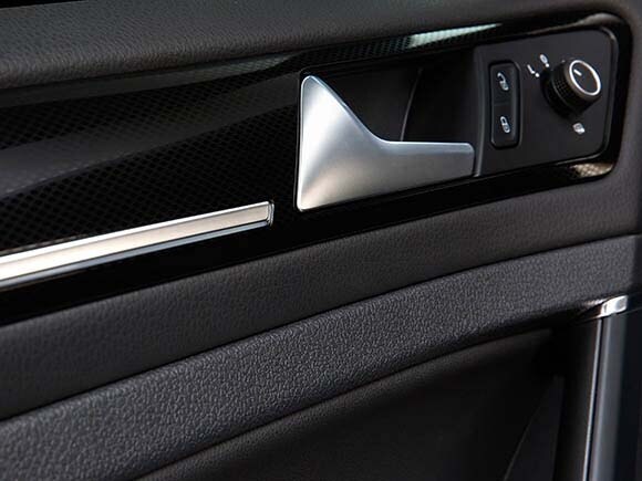 2015-volkswagen-golf-sportwagon-interior-13-600-001