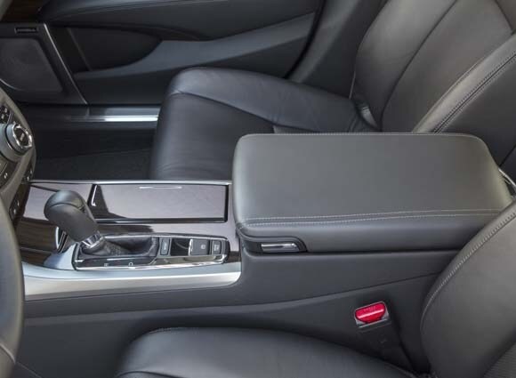 2016-acura-rlx-center-console-detail1-600-001