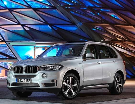 2016-bmw-x5-xdrive40e-cfront-static-lead1-600-001