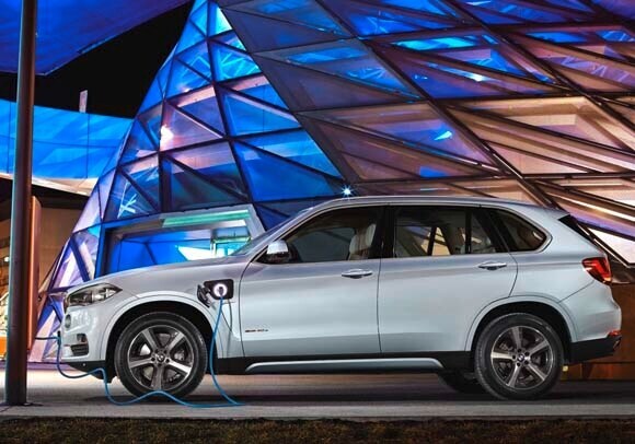 2016-bmw-x5-xdrive40e-profile-static-plugged-in1-600-001