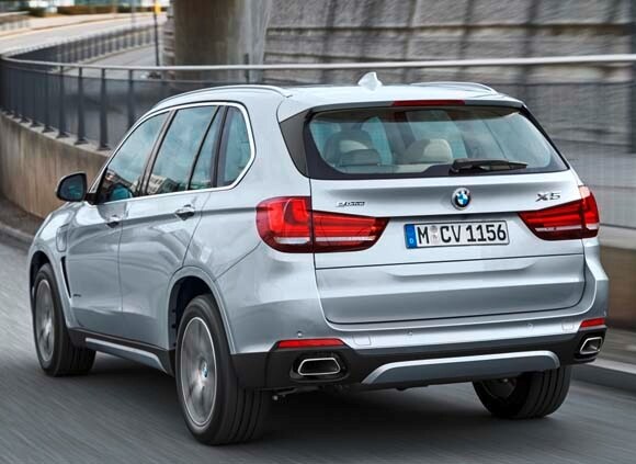 2016-bmw-x5-xdrive40e-rear-action2-600-001