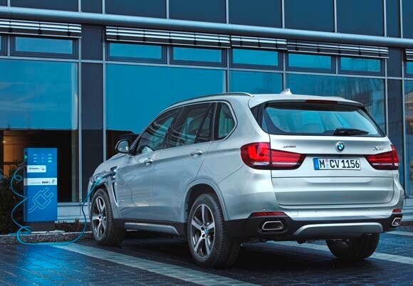 2016-bmw-x5-xdrive40e-rear-static-plugged-in1-600-001
