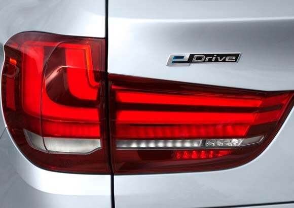 2016-bmw-x5-xdrive40e-taiilight-badge1-600-001