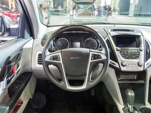 2016-gmc-terrain-09-600-001