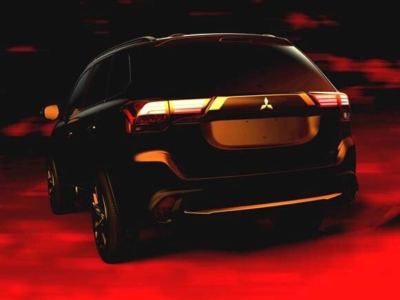 2016-mitsubishi-outlander-rear-static-teaser1-600-001