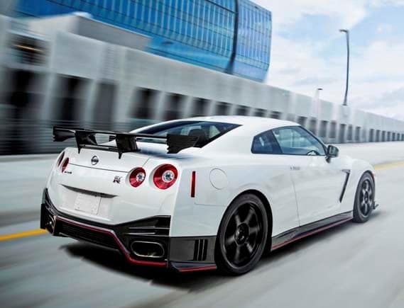 2016-nissan-gt-r-nismo-rear-action1-600-001