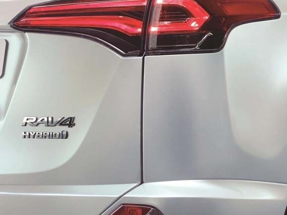 2016-toyota-rav4-hybrid-teaser1-600-001
