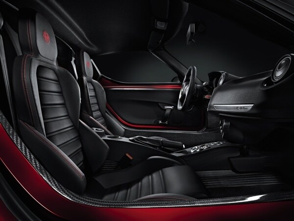2014-alfa-romeo-4c-launch-edition-8-600-001