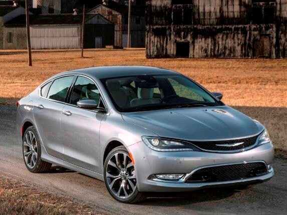 2015-chrysler-200c-front-static1-573-600-001