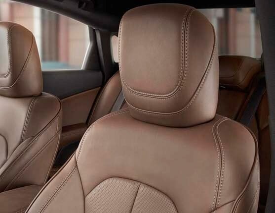 2015-chrysler-300c-mocha-headrest1-600-001