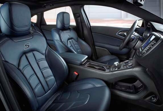 2015-chrysler-300s-blue-interior-front2-600-001