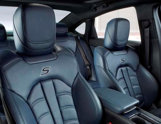 2015-chrysler-300s-blue-interior-front3-600-001