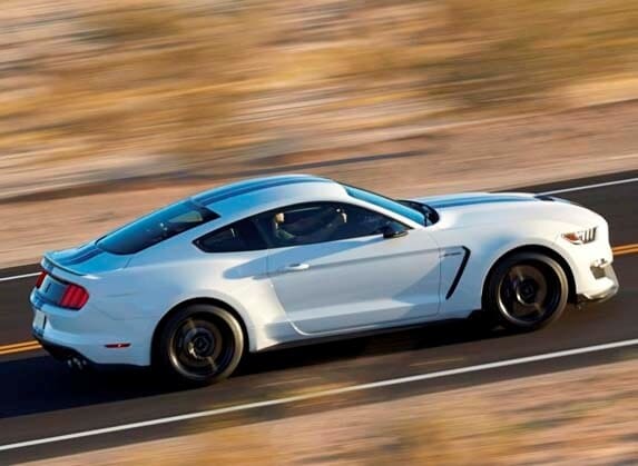 2015-ford-gt350-pan-action1-600-001