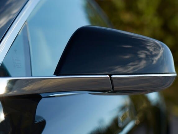 2015-tesla-model-s-p85d-side-view-mirror-573-600-001