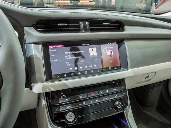 2016-jaguar-xf-09-600-001