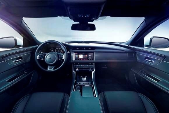 2016-jaguar-xf-interior-front2-600-001