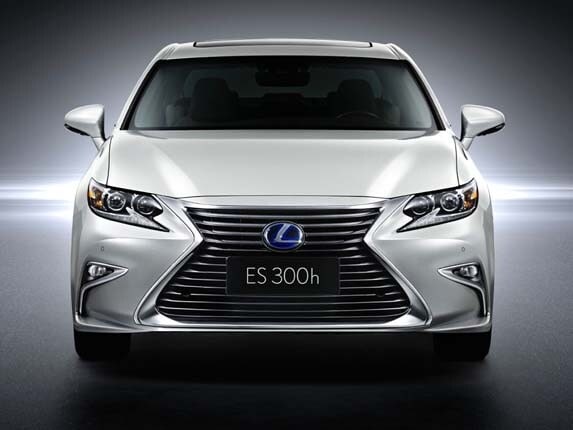 2016-lexus-es-3300h-head-on-static-shanghai-lead-600-001