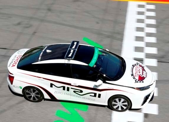 2016-toyota-mirai-pace-car-high-profile-action1-600-001