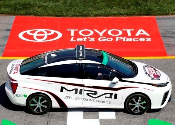 2016-toyota-mirai-pace-car-high-profile-static1-600-001