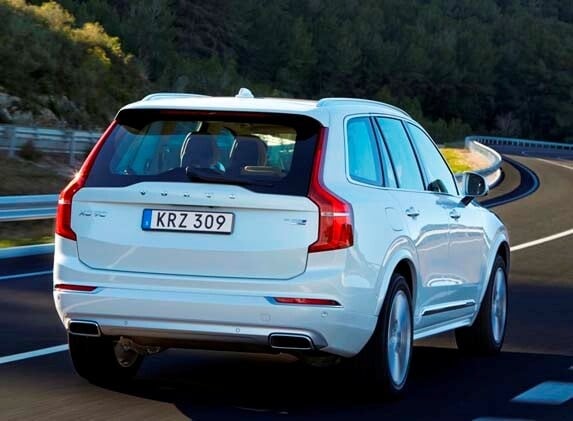 2016-volvo-xc90-t8-action-rear1-600-001