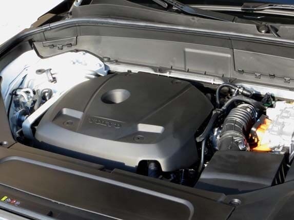 2016-volvo-xc90-t8-engine-underhood1-600-001