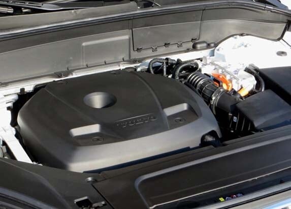 2016-volvo-xc90-t8-engine-underhood2-600-001