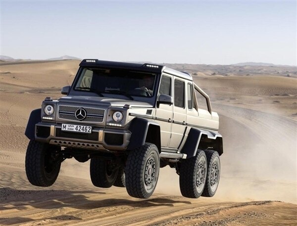 m-b-663-amg-6×6-front-action-gray-airborne-600-001