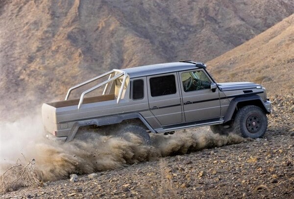 m-b-g63-amg-6×6-gray-action-profile-sand-tossing-600-001